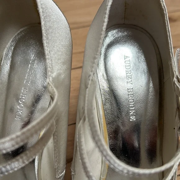 Audrey Brooke ivory heels - Picture 5 of 6
